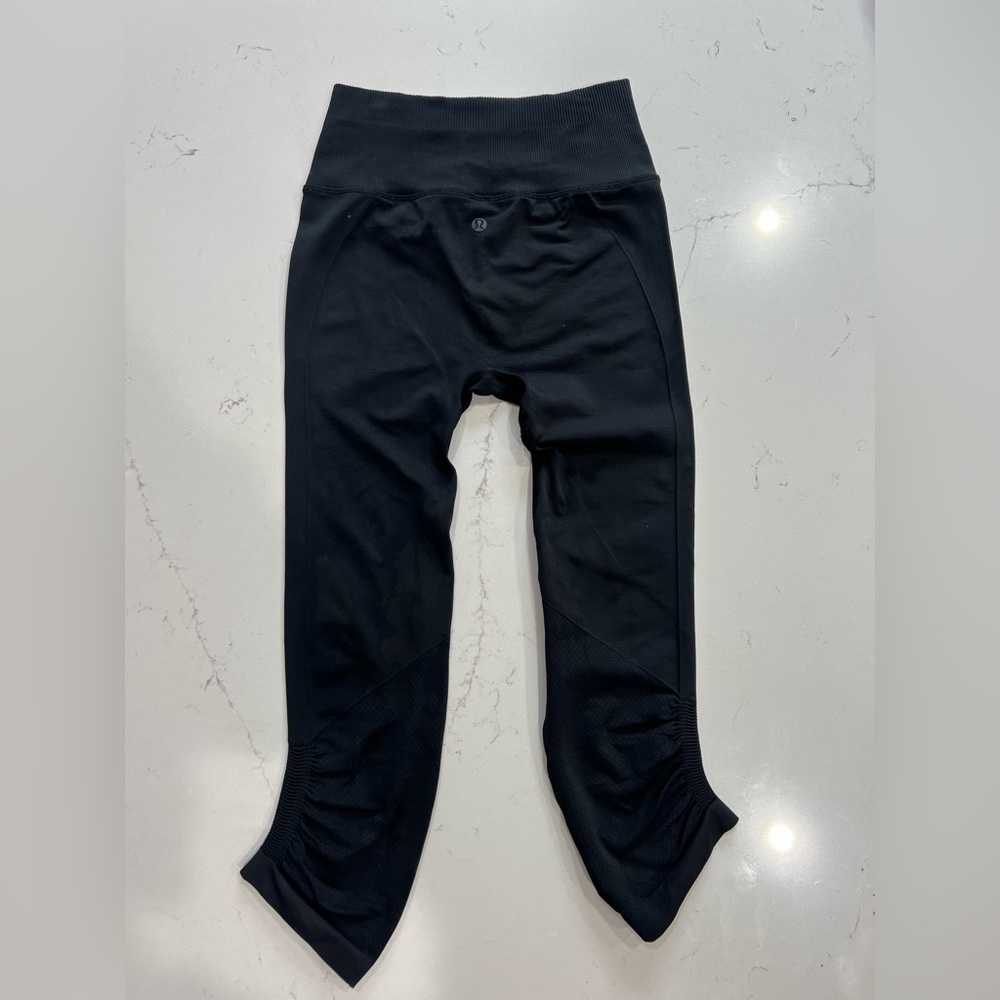 Lululemon Ebb to Street Cropped Legging Size 4 21”